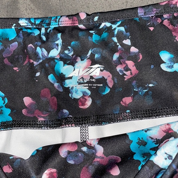 athletic leggings - Picture 2 of 2